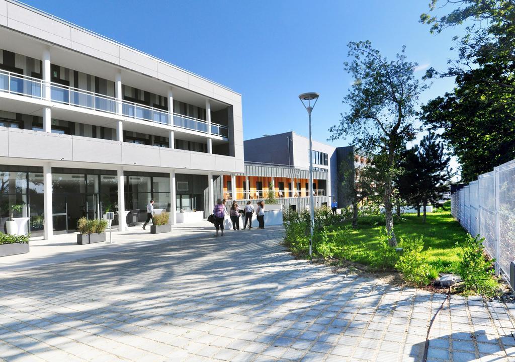 Golden Tulip Pornic Suites- Appart Hotel Exterior foto